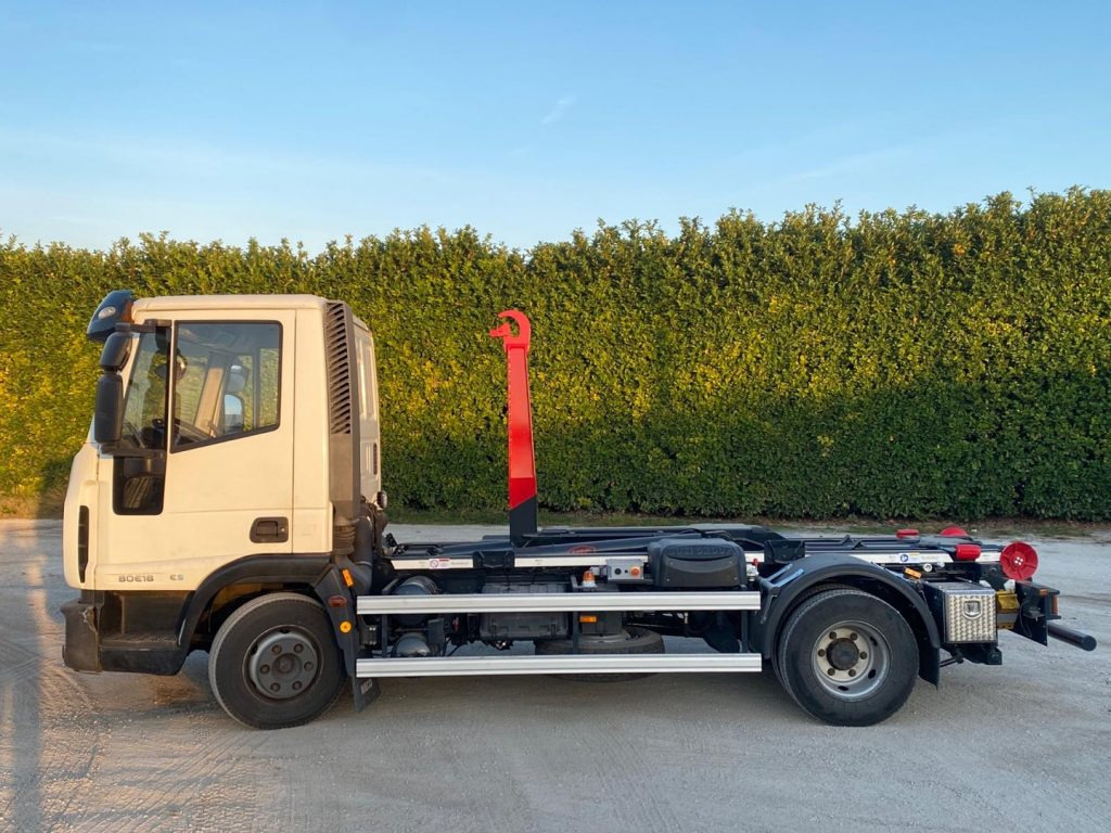 Crédit-bail de IVECO EUROCARGO 80 E18 CON IMPIANTO SCARRABILE NUO IVECO EUROCARGO 80 E18 CON IMPIANTO SCARRABILE NUO: photos 6