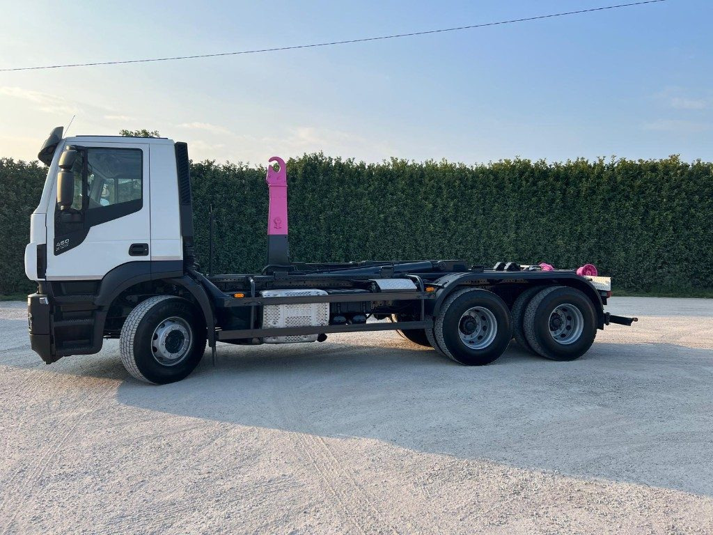 IVECO STRALIS 460 X-WAY USATO SCARRABILE 6X4 - Camion ampliroll: photos 3 IVECO STRALIS 460 X-WAY USATO SCARRABILE 6X4 - Camion ampliroll: photos 3