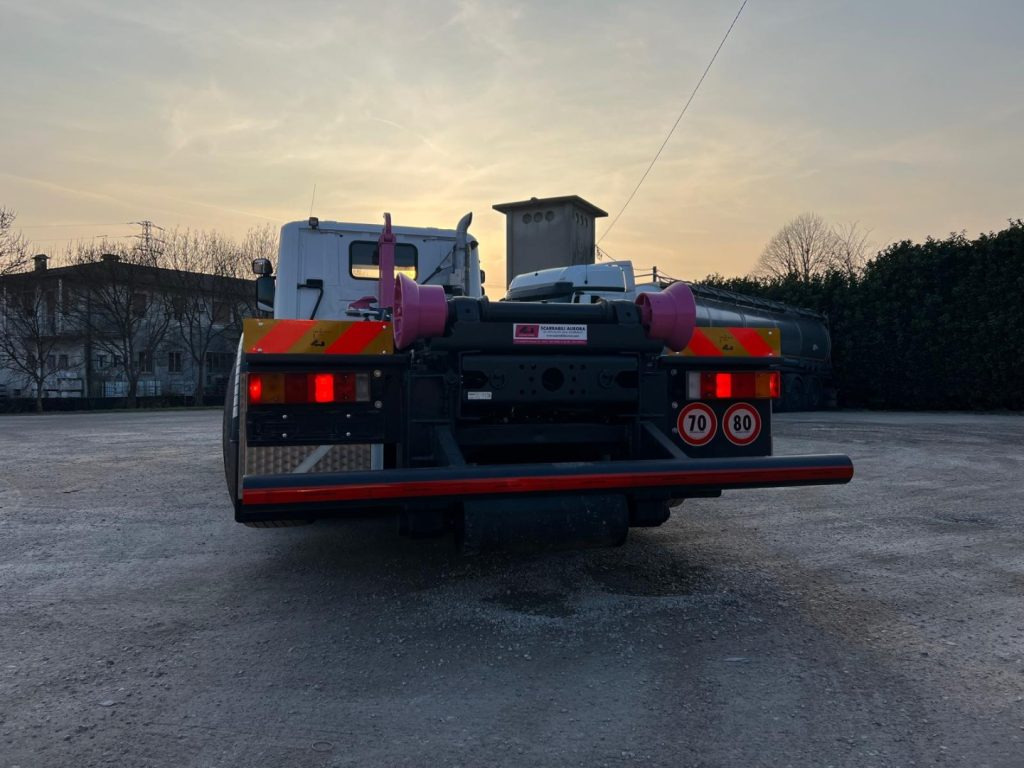 SCANIA P410 SCARRABILE CON RIDUTTORE AI MOZZI - Camion ampliroll: photos 5 SCANIA P410 SCARRABILE CON RIDUTTORE AI MOZZI - Camion ampliroll: photos 5