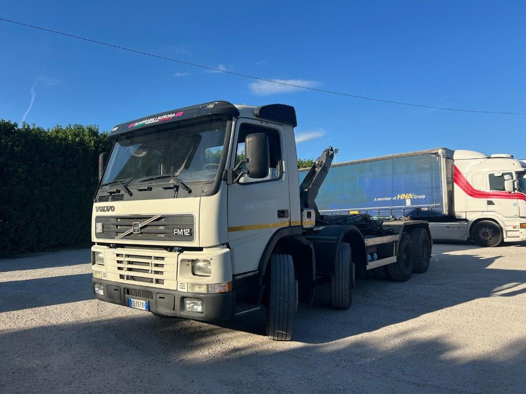 VOLVO FM12 SCARRABILE - Camion ampliroll: photos 1 VOLVO FM12 SCARRABILE - Camion ampliroll: photos 1