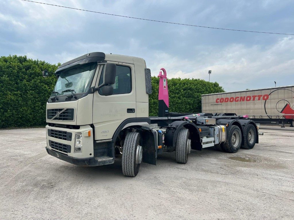 VOLVO FM480 SCARRABILE 8X4 - Camion ampliroll: photos 1 VOLVO FM480 SCARRABILE 8X4 - Camion ampliroll: photos 1