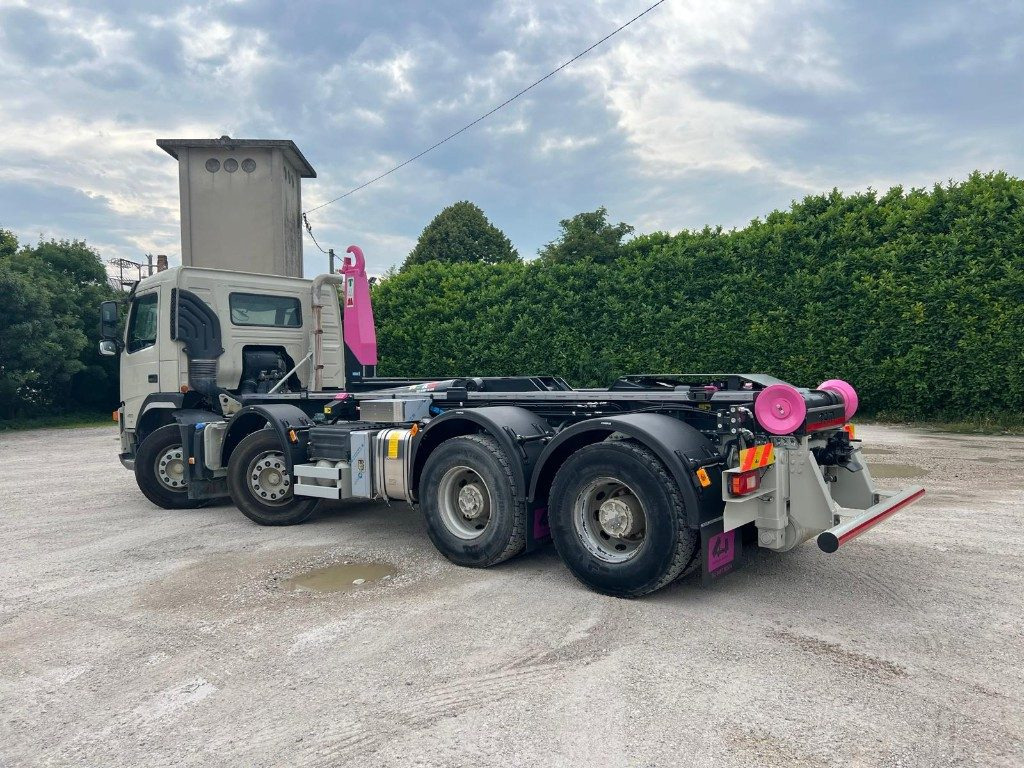 VOLVO FM480 SCARRABILE 8X4 - Camion ampliroll: photos 3 VOLVO FM480 SCARRABILE 8X4 - Camion ampliroll: photos 3