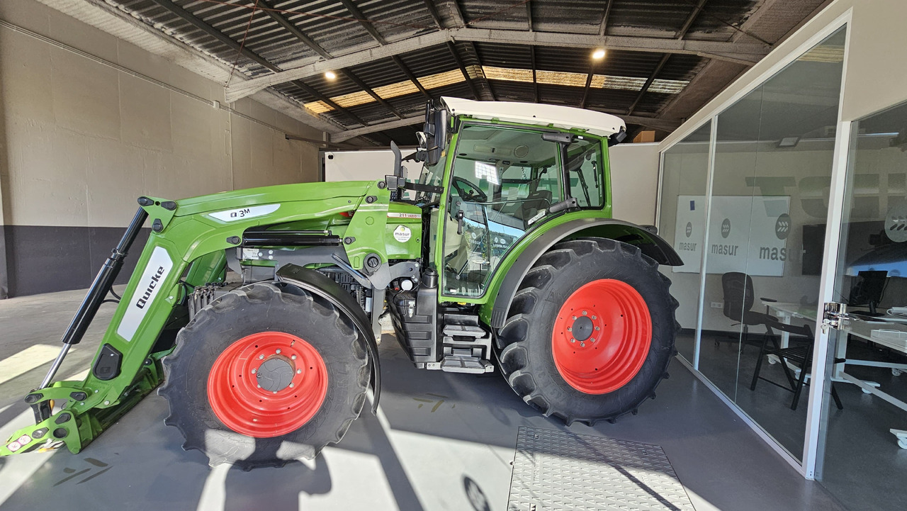 FENDT 211S VARIO - Tracteur agricole: photos 1 FENDT 211S VARIO - Tracteur agricole: photos 1