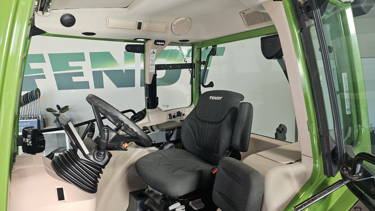 FENDT 211S VARIO - Tracteur agricole: photos 5 FENDT 211S VARIO - Tracteur agricole: photos 5