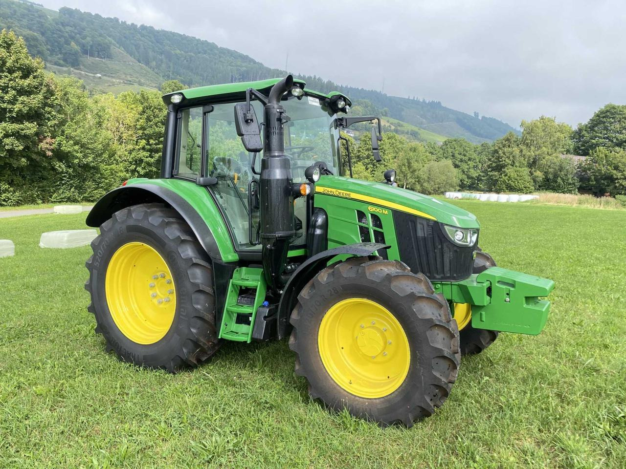 John Deere 6100 M AutoQuadEco - Tracteur agricole: photos 1 John Deere 6100 M AutoQuadEco - Tracteur agricole: photos 1
