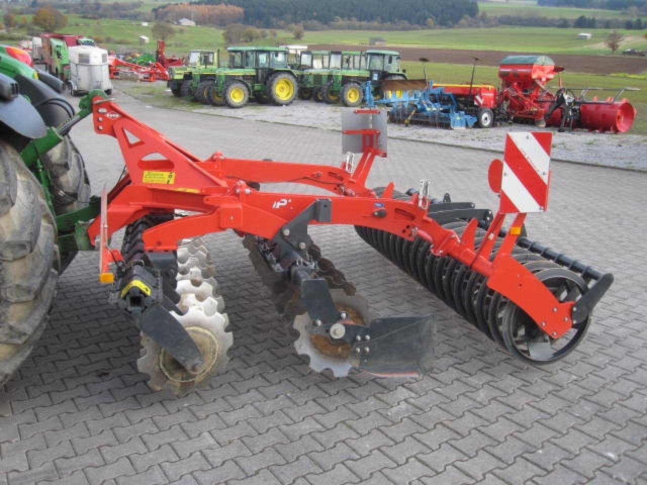 Kuhn Optimer+ 303 - Cover crop: photos 2 Kuhn Optimer+ 303 - Cover crop: photos 2