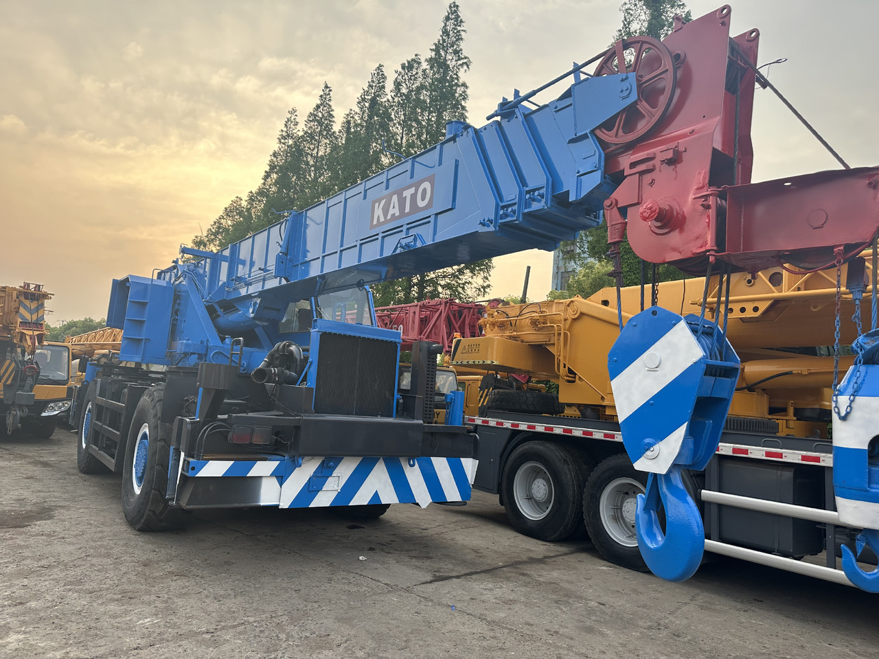 KATO KR500H SS500 KR50H 50 Ton rough terrain crane - Grue automotrice lente: photos 1 KATO KR500H SS500 KR50H 50 Ton rough terrain crane - Grue automotrice lente: photos 1