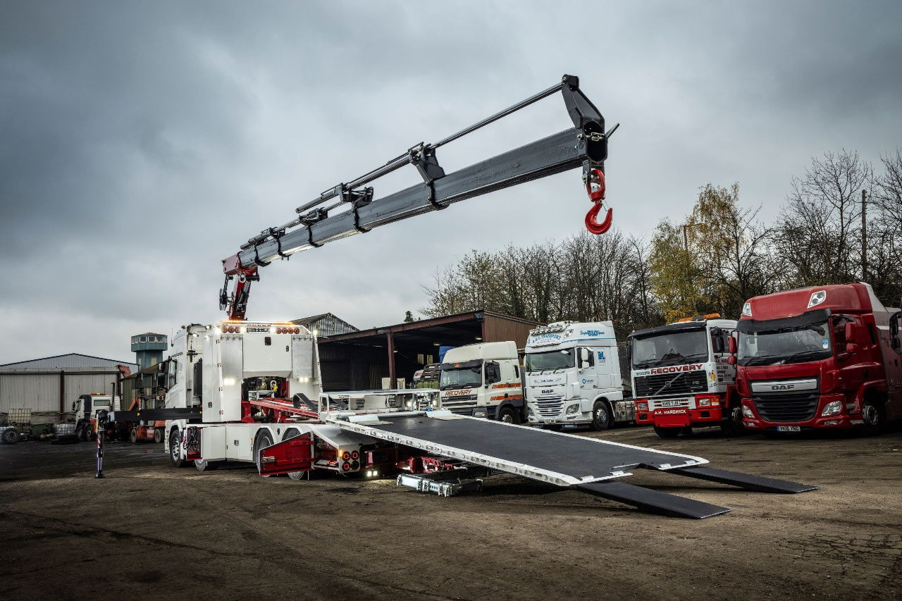 Scania R560 ET12000 R560 B8x26NB NEW in White or RED - Remorqueuse: photos 3 Scania R560 ET12000 R560 B8x26NB NEW in White or RED - Remorqueuse: photos 3