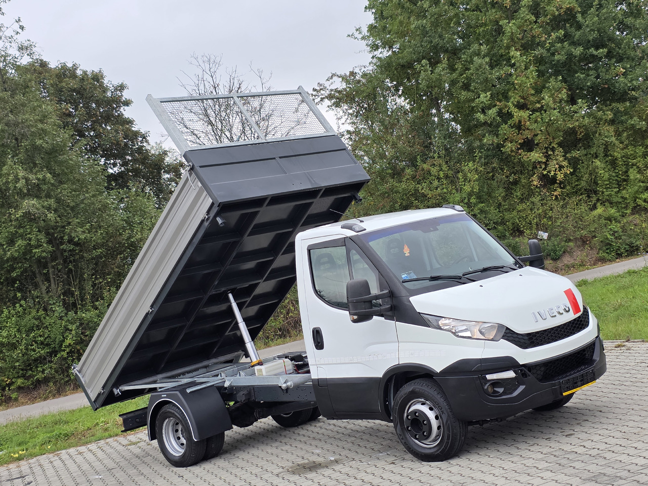 IVECO Daily 70c-17 Wywrotka 3.80 M ! Kiper 3-Stronny ! Klima ! 3.0 HPI * 170 Hp ! Super Stan ! Z Włoch ! - Utilitaire benne: photos 2 IVECO Daily 70c-17 Wywrotka 3.80 M ! Kiper 3-Stronny ! Klima ! 3.0 HPI * 170 Hp ! Super Stan ! Z Włoch ! - Utilitaire benne: photos 2