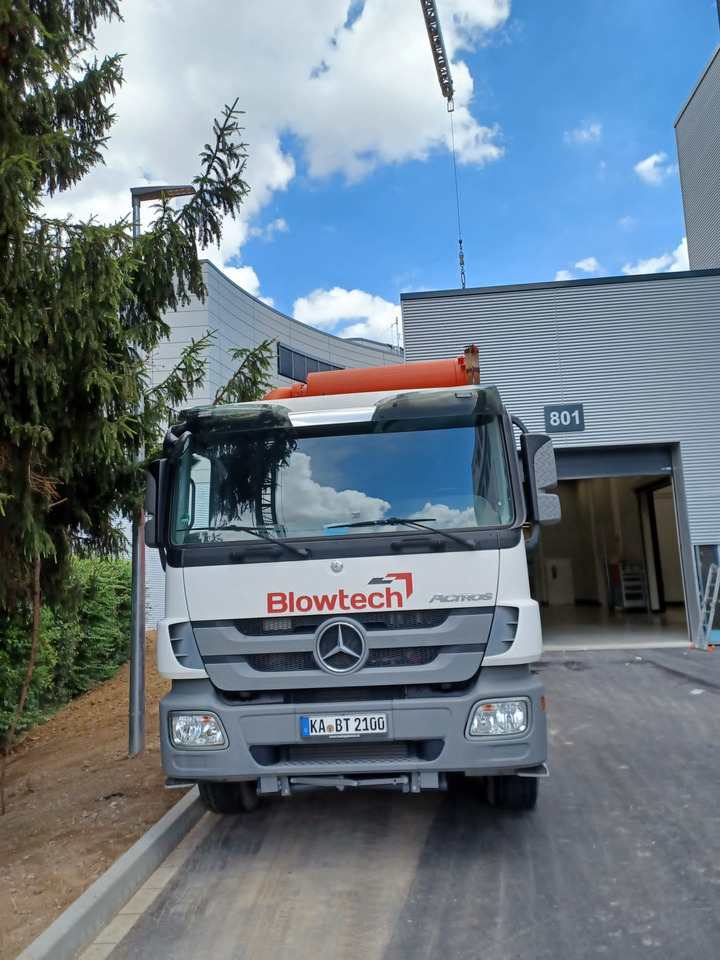 MERCEDES-BENZ Naaktgeboren Vacu-Press 8000 High-Lift V2A less km+hours! - Camion hydrocureur: photos 5 MERCEDES-BENZ Naaktgeboren Vacu-Press 8000 High-Lift V2A less km+hours! - Camion hydrocureur: photos 5