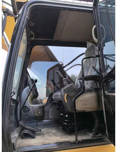 Caterpillar 320D2 - Pelle sur chenille: photos 5 Caterpillar 320D2 - Pelle sur chenille: photos 5