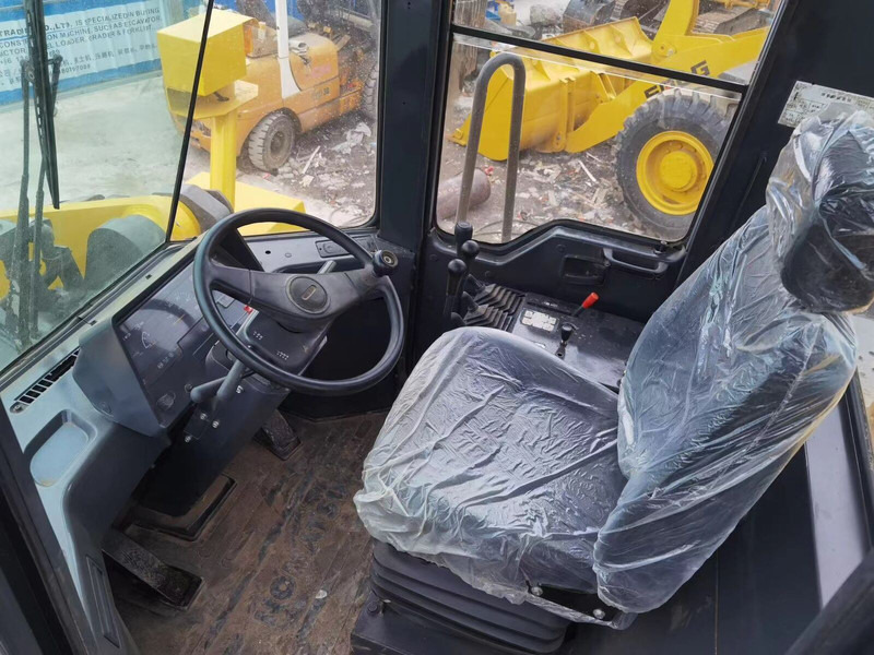 Komatsu WA470 - Chargeuse sur pneus: photos 5 Komatsu WA470 - Chargeuse sur pneus: photos 5
