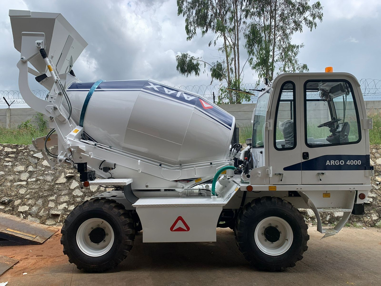 Crédit-bail de  New AJAX ARGO 4000 concrete mixer truck New AJAX ARGO 4000 concrete mixer truck: photos 6