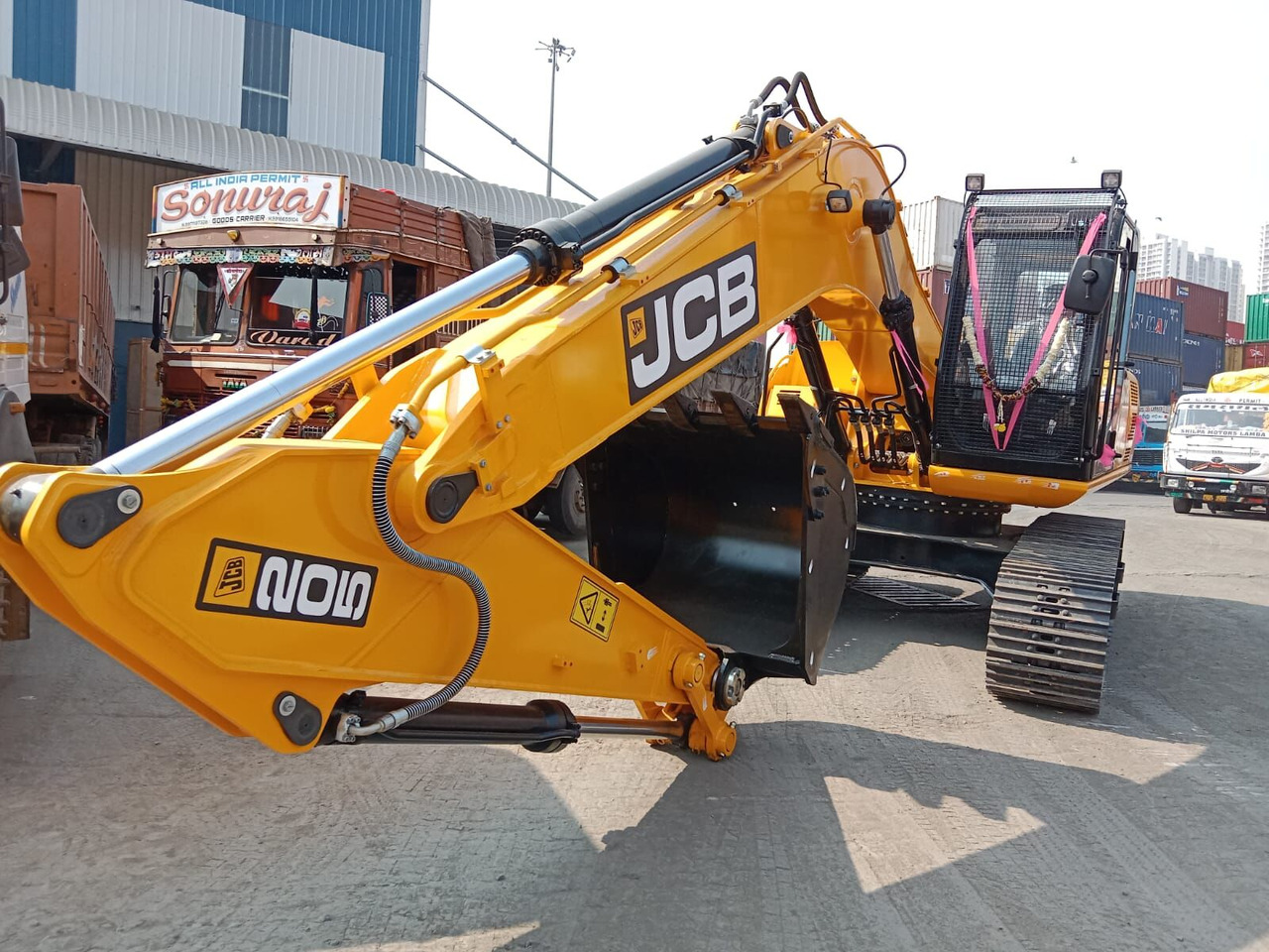 New JCB JS 200 tracked excavator - Pelle sur chenille: photos 1 New JCB JS 200 tracked excavator - Pelle sur chenille: photos 1
