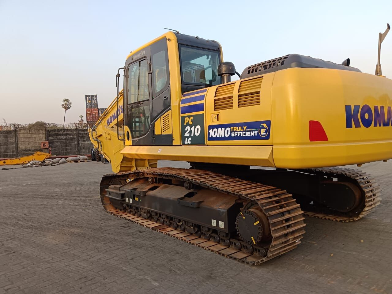 New Komatsu PC210 tracked excavator - Pelle sur chenille: photos 1 New Komatsu PC210 tracked excavator - Pelle sur chenille: photos 1