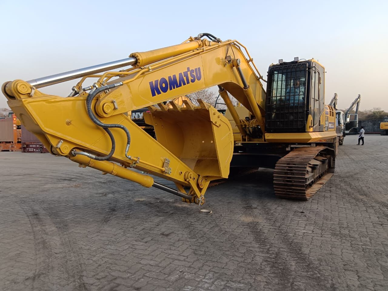 New Komatsu PC210 tracked excavator - Pelle sur chenille: photos 5 New Komatsu PC210 tracked excavator - Pelle sur chenille: photos 5