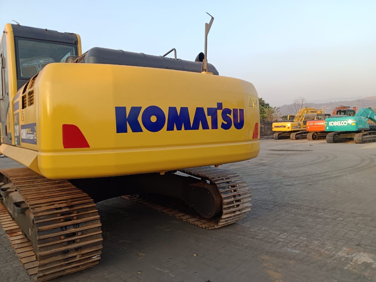 New Komatsu PC210 tracked excavator - Pelle sur chenille: photos 3 New Komatsu PC210 tracked excavator - Pelle sur chenille: photos 3