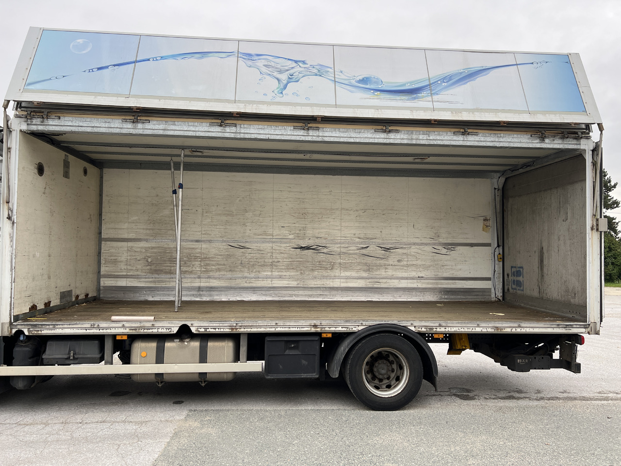 MERCEDES-BENZ ANTOS 18.30 L automatische Seitenladung | LBW | Klima | Tempomat - Camion pour le transport de boissons: photos 5 MERCEDES-BENZ ANTOS 18.30 L automatische Seitenladung | LBW | Klima | Tempomat - Camion pour le transport de boissons: photos 5
