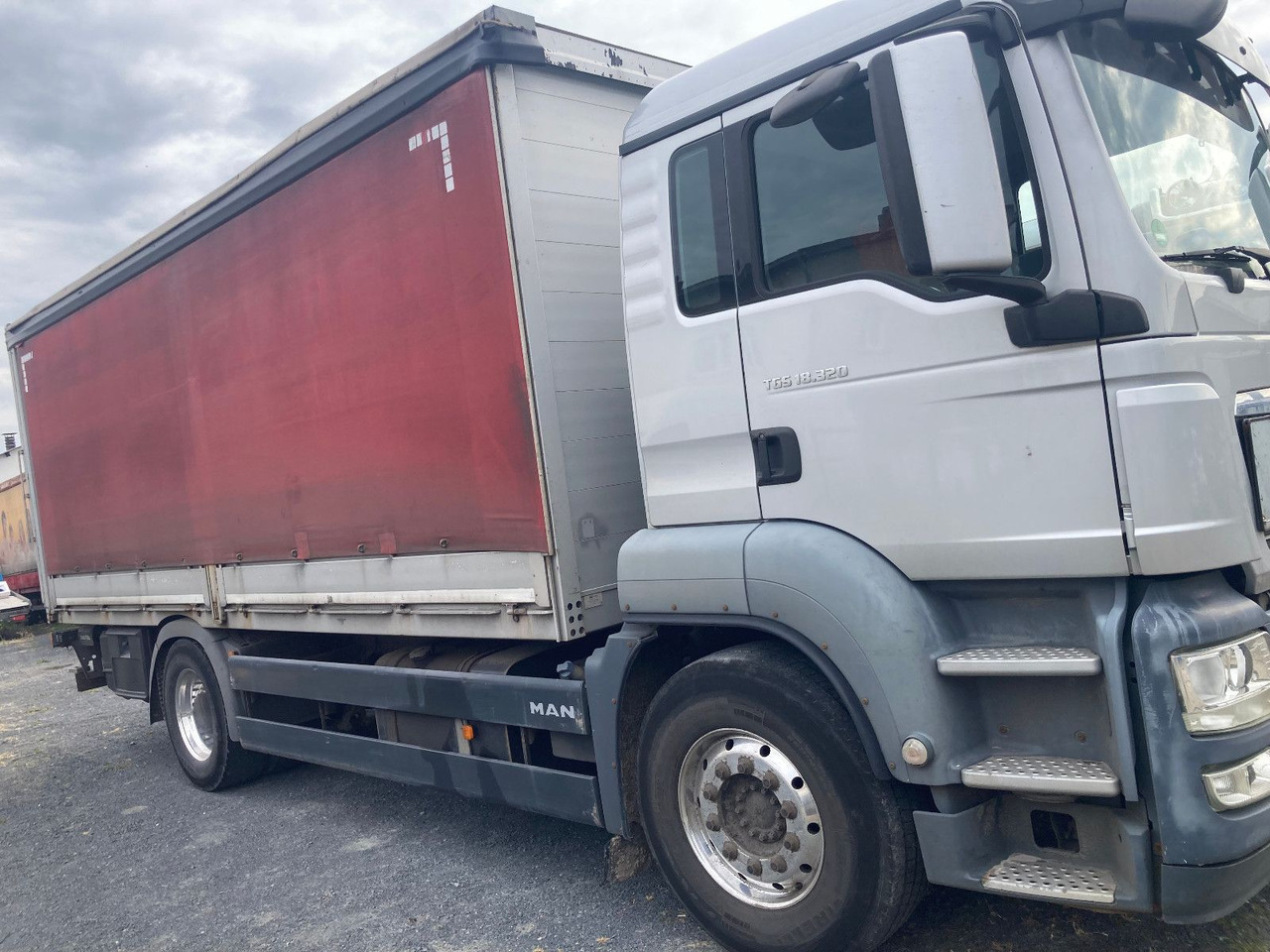 MAN 18320 Top Zustand Klima - Camion à rideaux coulissants: photos 2 MAN 18320 Top Zustand Klima - Camion à rideaux coulissants: photos 2