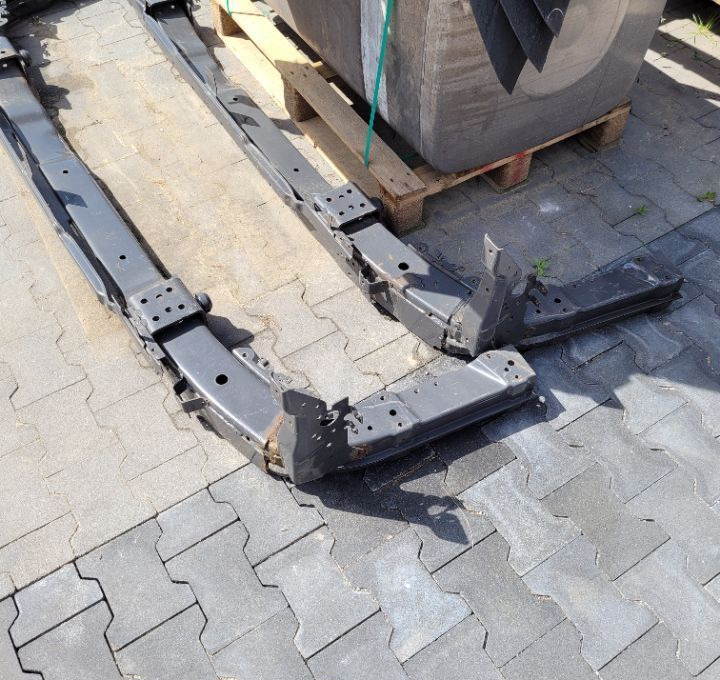 BELKA ZDERZAKA VOLVO FH13 ORYGINAL POLECAM - Pare-chocs pour Camion: photos 4 BELKA ZDERZAKA VOLVO FH13 ORYGINAL POLECAM - Pare-chocs pour Camion: photos 4