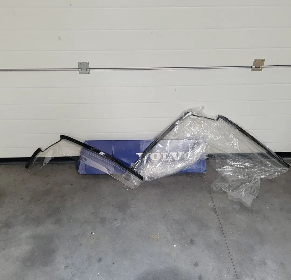 BLENDA NA DRZWI VOLVO FH4 ORYGINAŁ - Portière et pièces pour Camion: photos 1 BLENDA NA DRZWI VOLVO FH4 ORYGINAŁ - Portière et pièces pour Camion: photos 1