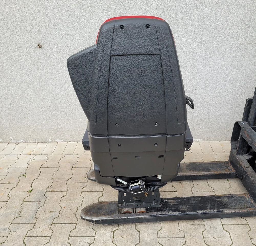 FOTEL KIEROWCY VOLVO FH4 ORYGINAŁ CHWALIM116 - Siège pour Camion: photos 5 FOTEL KIEROWCY VOLVO FH4 ORYGINAŁ CHWALIM116 - Siège pour Camion: photos 5