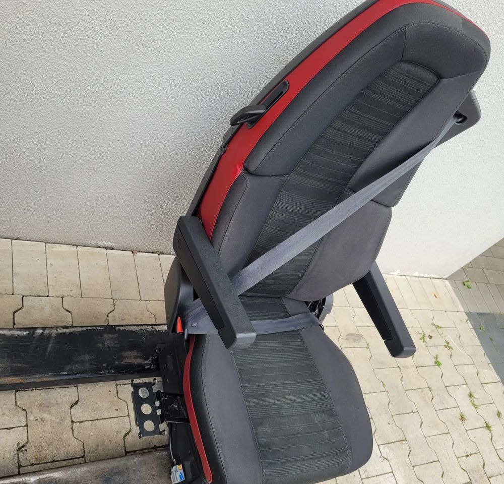 FOTEL KIEROWCY VOLVO FH4 ORYGINAŁ CHWALIM116 - Siège pour Camion: photos 2 FOTEL KIEROWCY VOLVO FH4 ORYGINAŁ CHWALIM116 - Siège pour Camion: photos 2