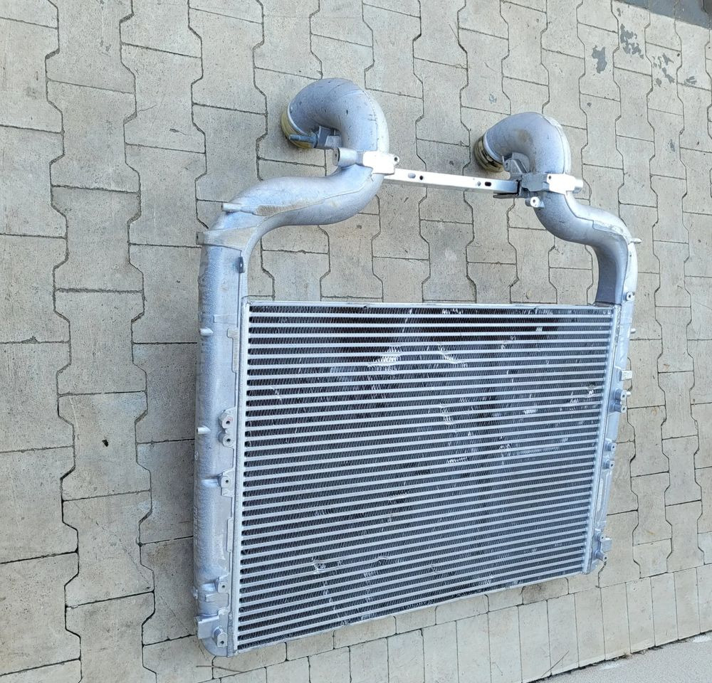 INTERCOOLER DAF XF 106 ORYGINAŁ 2021R 2125897 - Intercooler pour Camion: photos 2 INTERCOOLER DAF XF 106 ORYGINAŁ 2021R 2125897 - Intercooler pour Camion: photos 2