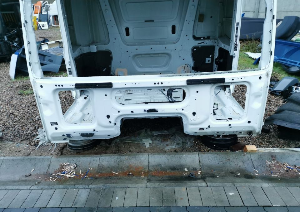 KABINA MERCEDES ACTROS MP4 GIGA BDF - Cabine pour Camion: photos 5 KABINA MERCEDES ACTROS MP4 GIGA BDF - Cabine pour Camion: photos 5
