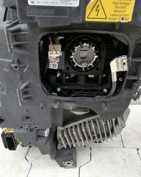 LAMPA XENON VOLVO FH4 FH 4 FM RH ORYGINAŁ - Feu avant: photos 4 LAMPA XENON VOLVO FH4 FH 4 FM RH ORYGINAŁ - Feu avant: photos 4