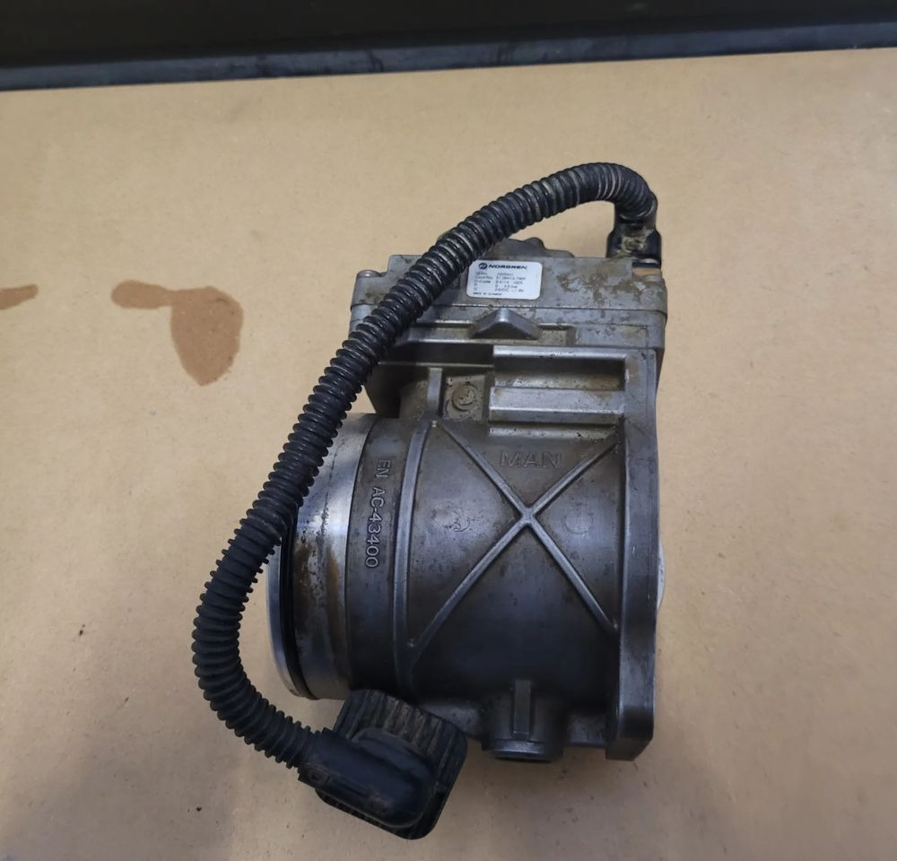 PRZEPUSTNICA EGR MAN TGX TGS E6 51.09413-7009 CHWALIM116 - Refroidisseur EGR pour Camion: photos 1 PRZEPUSTNICA EGR MAN TGX TGS E6 51.09413-7009 CHWALIM116 - Refroidisseur EGR pour Camion: photos 1