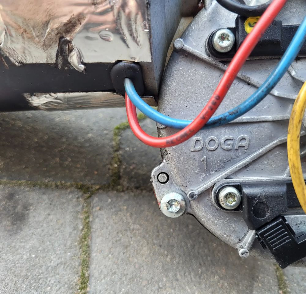 SILNICZEK WYCIERACZEK AUTOBUS DOGA CHWALIM116 - Essuie-glace pour Camion: photos 3 SILNICZEK WYCIERACZEK AUTOBUS DOGA CHWALIM116 - Essuie-glace pour Camion: photos 3