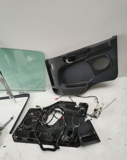 SZYBA TANPICERKA MECHANIZM ZAMEK SCANIA CP PRAWA - Portière et pièces pour Camion: photos 2 SZYBA TANPICERKA MECHANIZM ZAMEK SCANIA CP PRAWA - Portière et pièces pour Camion: photos 2