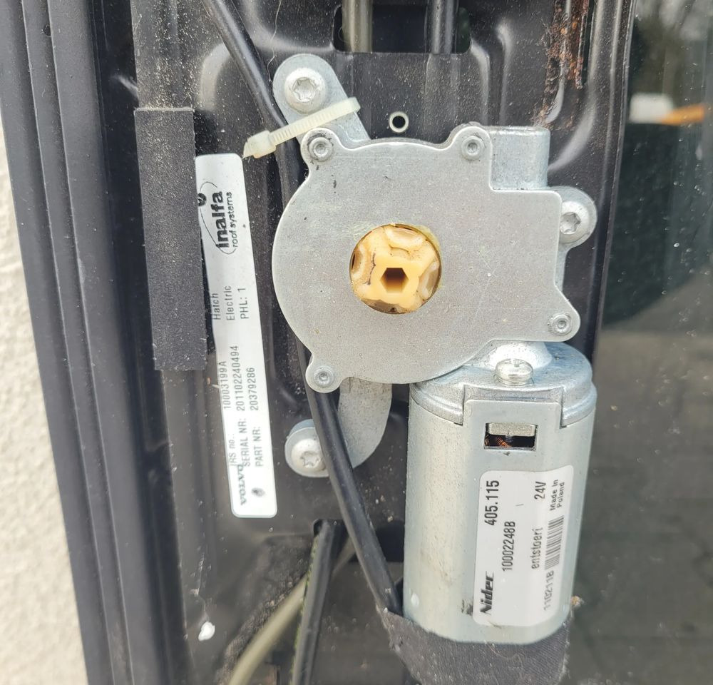 SZYBERDACH VOLVO FH13 ORYGINAL - Carrosserie et extérieur pour Camion: photos 3 SZYBERDACH VOLVO FH13 ORYGINAL - Carrosserie et extérieur pour Camion: photos 3