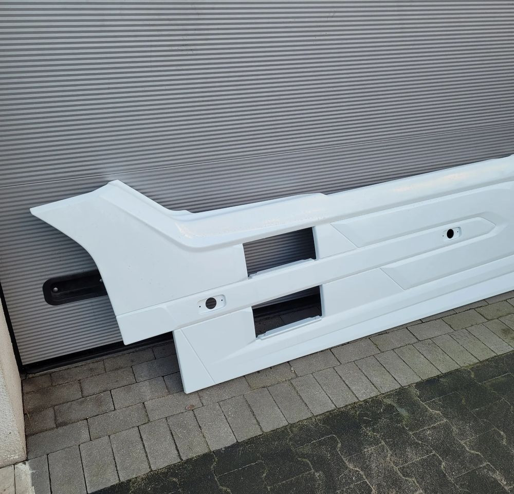 ZABUDOWA MIEDZYOSIOWA SPOJLER DAF XG XG+ 2292740 LH ORYGINAŁ CHWALIM116 - Aérodynamique/ Spoilers pour Camion: photos 3 ZABUDOWA MIEDZYOSIOWA SPOJLER DAF XG XG+ 2292740 LH ORYGINAŁ CHWALIM116 - Aérodynamique/ Spoilers pour Camion: photos 3