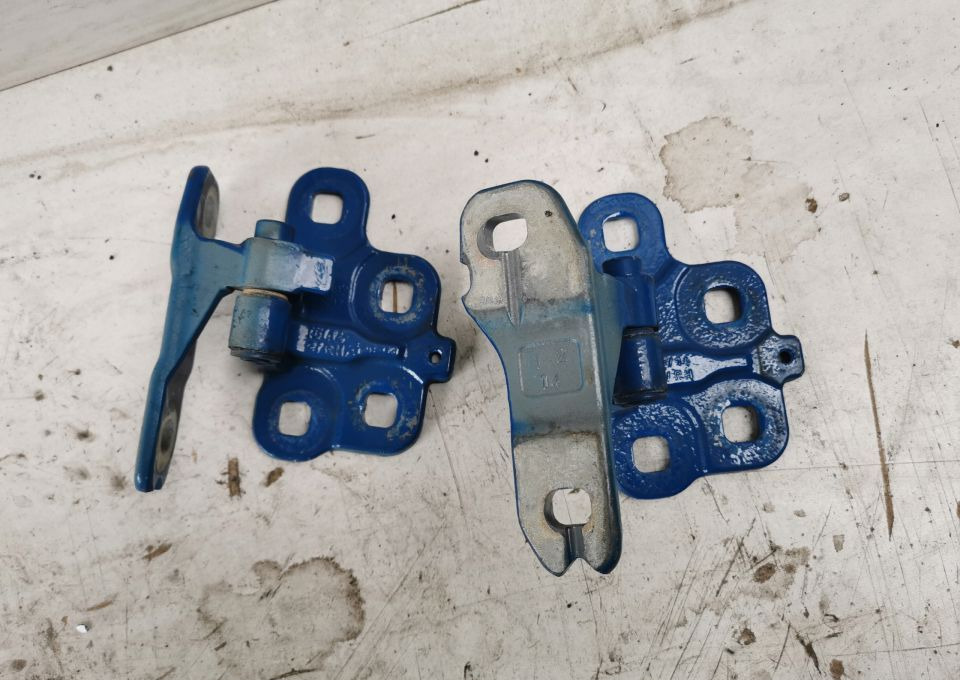 ZAWIASY DRZWI VOLVO FH4 RH. 2SZT. - Portière et pièces pour Camion: photos 1 ZAWIASY DRZWI VOLVO FH4 RH. 2SZT. - Portière et pièces pour Camion: photos 1