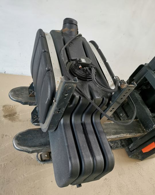 ZBIORNIK PALIWA IVECO EUROCARGO 504153101 - Réservoir de carburant pour Camion: photos 2 ZBIORNIK PALIWA IVECO EUROCARGO 504153101 - Réservoir de carburant pour Camion: photos 2