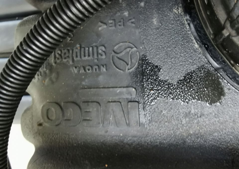 ZBIORNIK PALIWA IVECO EUROCARGO 504153101 - Réservoir de carburant pour Camion: photos 5 ZBIORNIK PALIWA IVECO EUROCARGO 504153101 - Réservoir de carburant pour Camion: photos 5