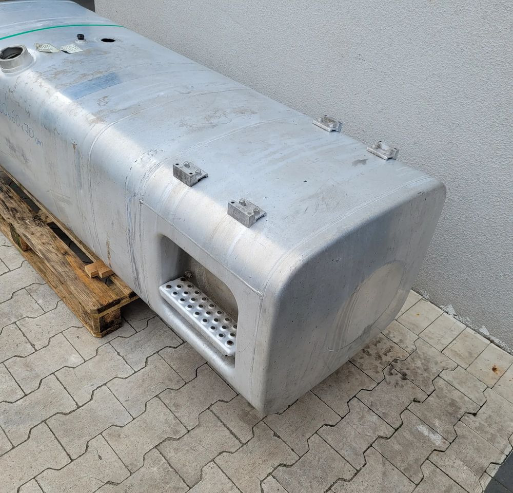 ZBIORNIK PALIWA MAN TGX TGS 200X60X70CM - Réservoir de carburant pour Camion: photos 2 ZBIORNIK PALIWA MAN TGX TGS 200X60X70CM - Réservoir de carburant pour Camion: photos 2
