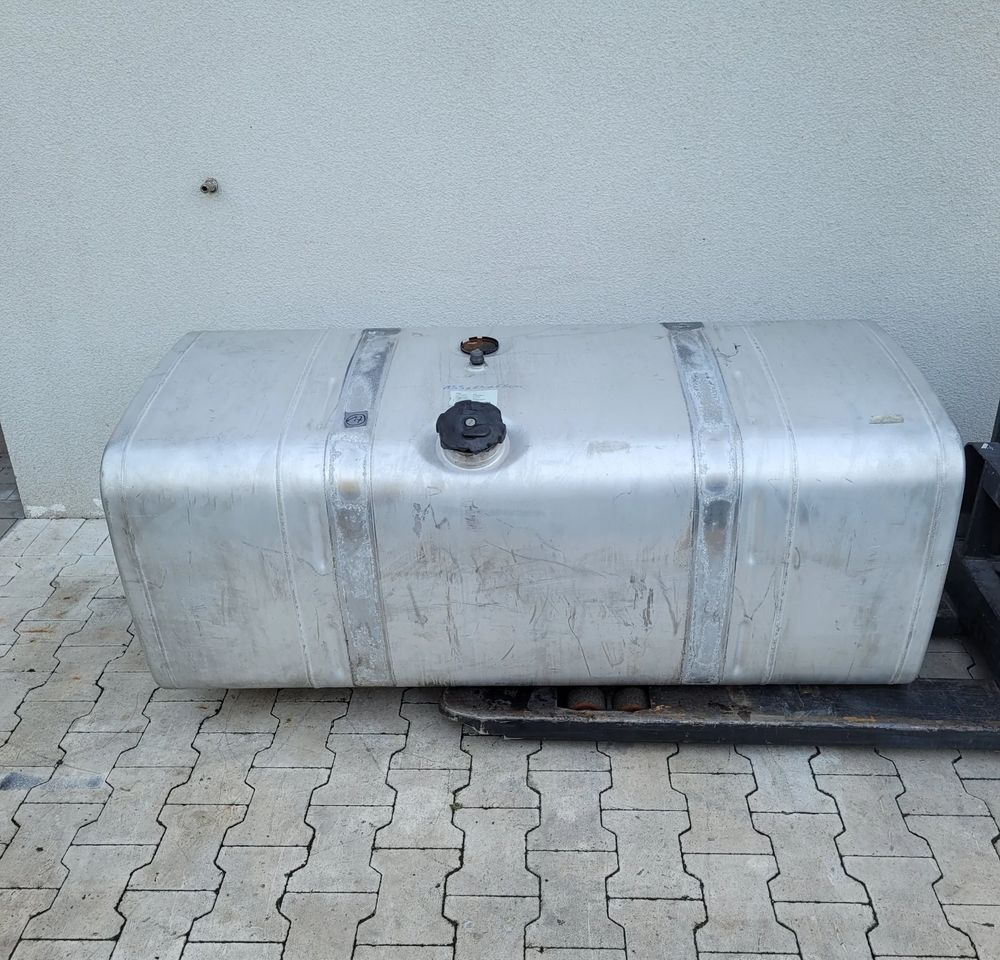 ZBIORNIK PALIWA MAN TGX TGS 600 81.12201-6437 155X63X68 - Réservoir de carburant pour Camion: photos 1 ZBIORNIK PALIWA MAN TGX TGS 600 81.12201-6437 155X63X68 - Réservoir de carburant pour Camion: photos 1