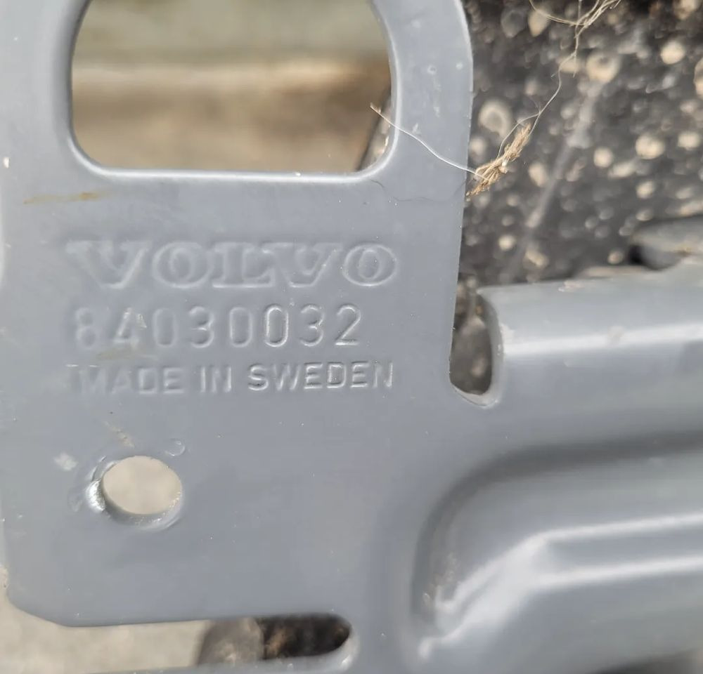 ZDERZAK VOLVO FH4 FMX 84030032 - Pare-chocs pour Camion: photos 4 ZDERZAK VOLVO FH4 FMX 84030032 - Pare-chocs pour Camion: photos 4