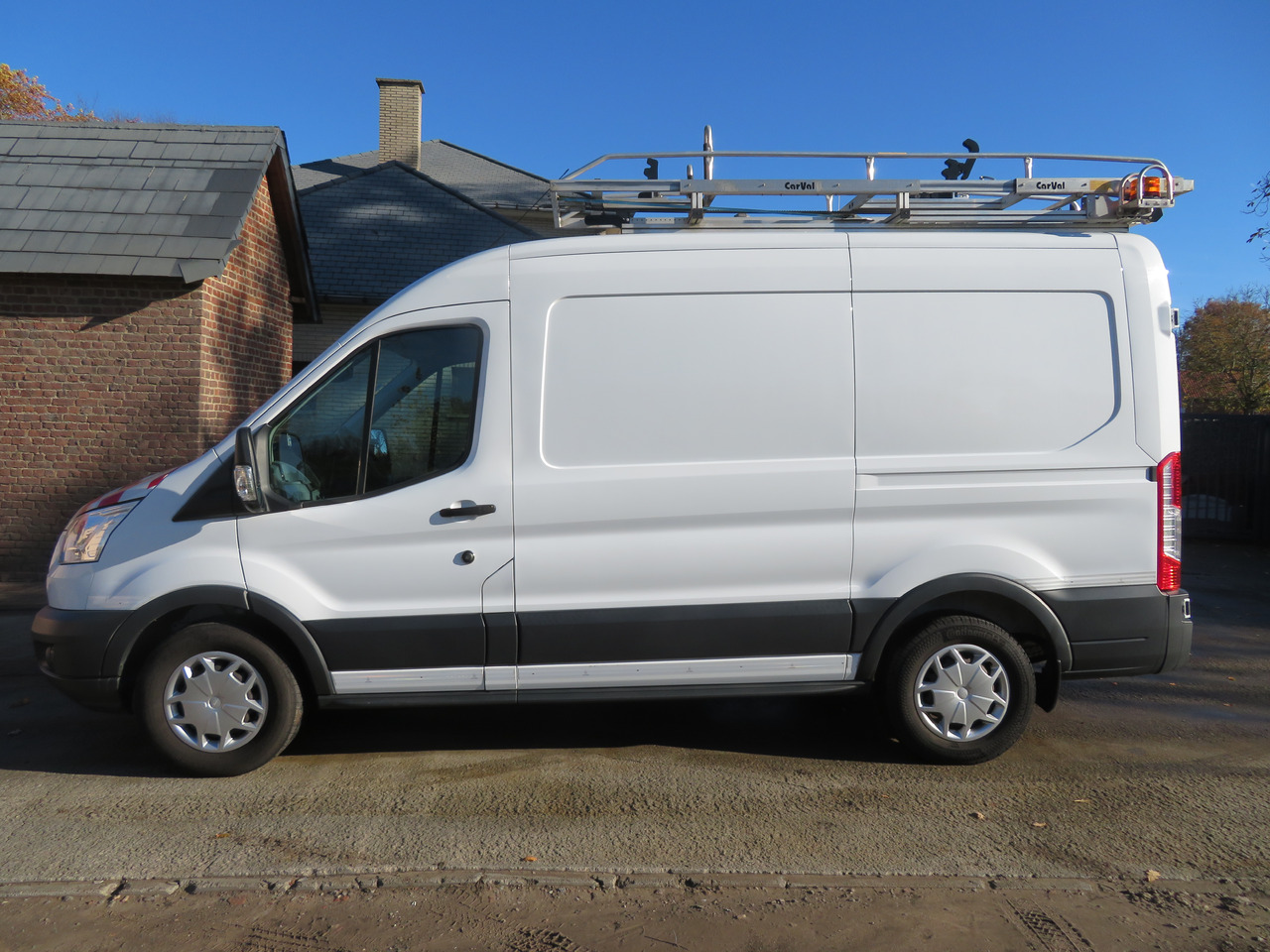 Ford Transit 2.0TDCi L2H2 - Fourgon utilitaire: photos 4 Ford Transit 2.0TDCi L2H2 - Fourgon utilitaire: photos 4