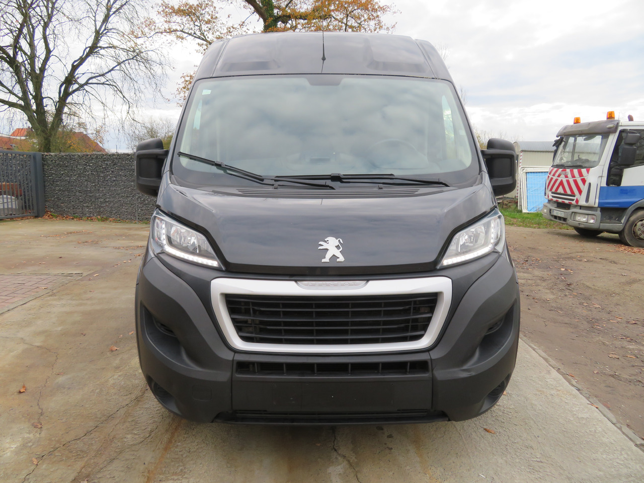 Peugeot Boxer 2.2 BlueHDI L1H2 premium - Fourgon utilitaire: photos 2 Peugeot Boxer 2.2 BlueHDI L1H2 premium - Fourgon utilitaire: photos 2