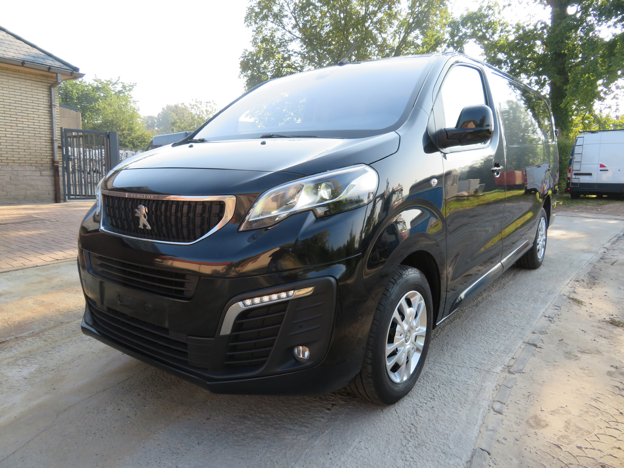 Peugeot Expert 2.0 BlueHDi - L3 - Automaat - Fourgon utilitaire: photos 3 Peugeot Expert 2.0 BlueHDi - L3 - Automaat - Fourgon utilitaire: photos 3
