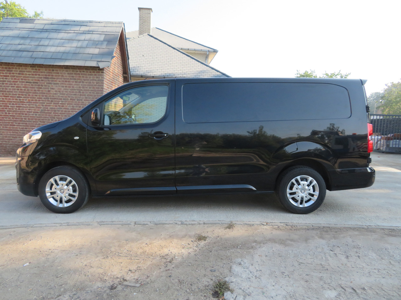 Peugeot Expert 2.0 BlueHDi - L3 - Automaat - Fourgon utilitaire: photos 4 Peugeot Expert 2.0 BlueHDi - L3 - Automaat - Fourgon utilitaire: photos 4