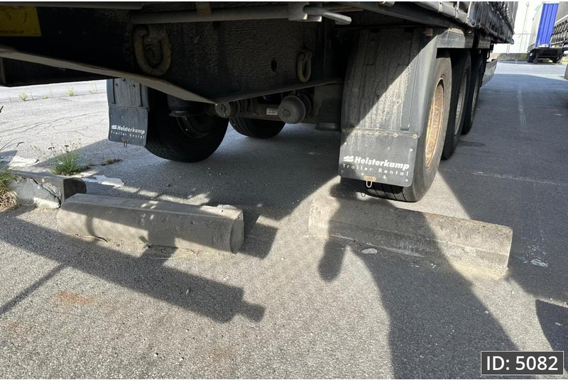 Krone SD / Drum brakes / Huckepack - Semi-remorque rideaux coulissants: photos 5 Krone SD / Drum brakes / Huckepack - Semi-remorque rideaux coulissants: photos 5