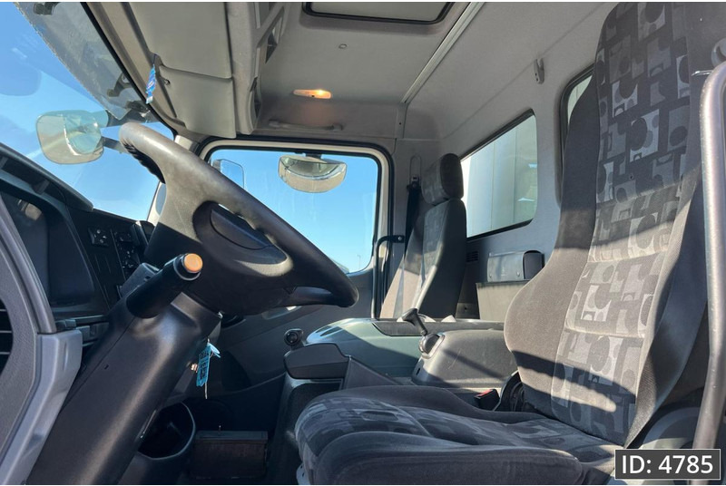 Camion porte-conteneur/ Caisse mobile Mercedes-Benz Atego 1318 Day Cab, Euro 5, BDF / EPS automatic / DHOLLANDIA 2000KG: photos 9
