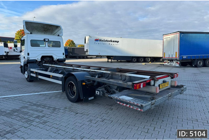 Mercedes-Benz Atego 1318 Day Cab, Euro 6, / BDF / DHOLLANDIA 2000KG - Camion porte-conteneur/ Caisse mobile: photos 2 Mercedes-Benz Atego 1318 Day Cab, Euro 6, / BDF / DHOLLANDIA 2000KG - Camion porte-conteneur/ Caisse mobile: photos 2