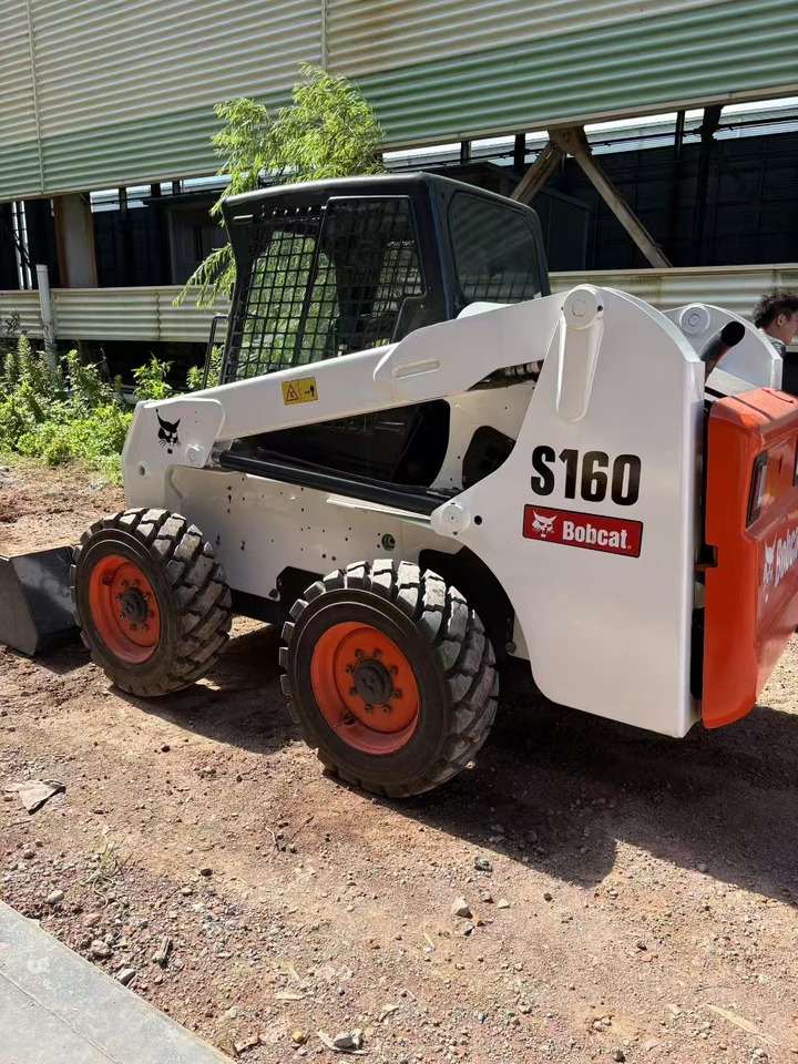 BOBCAT S180 - Mini chargeuse: photos 2 BOBCAT S180 - Mini chargeuse: photos 2
