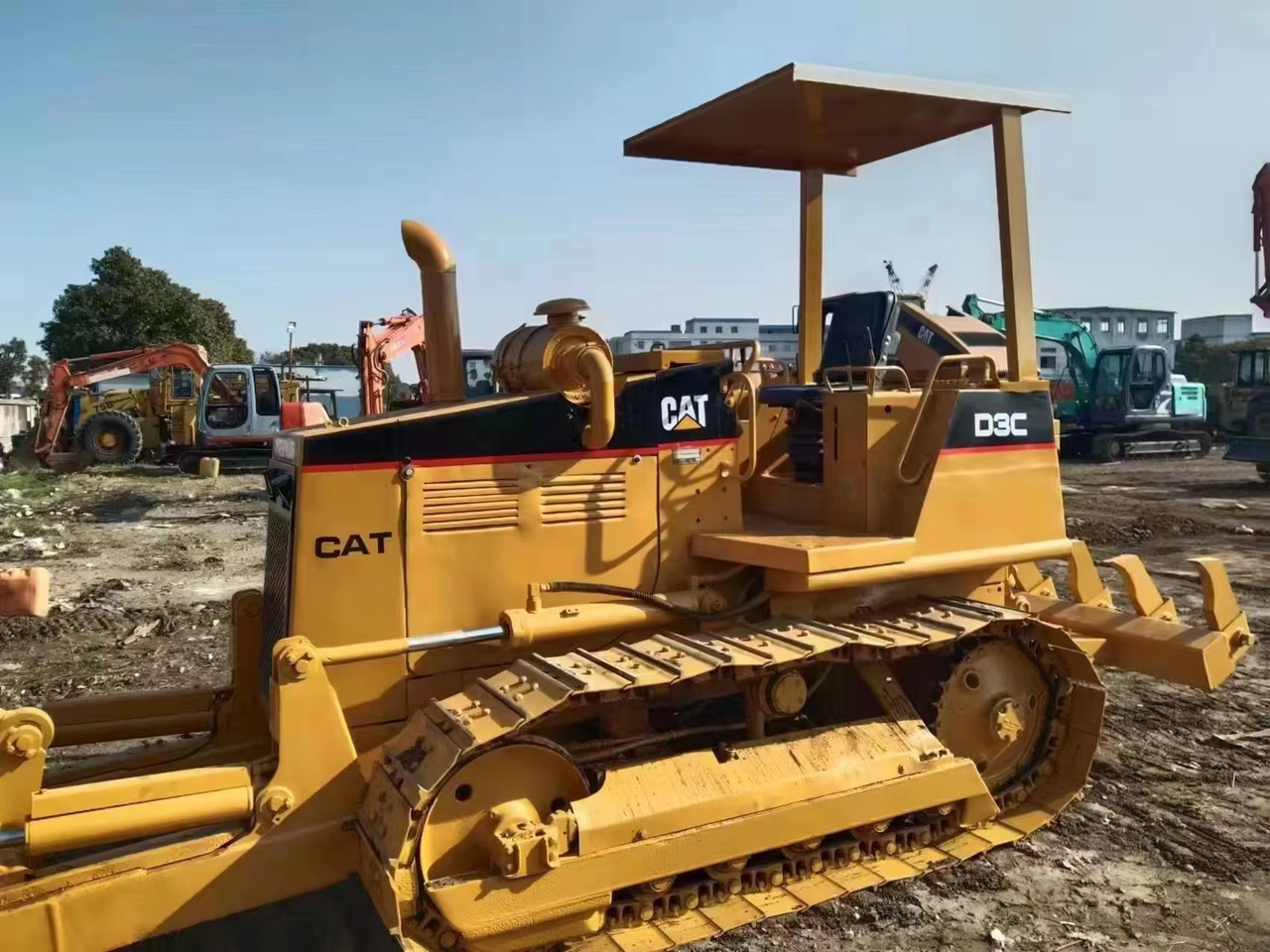 CAT D3C - Bulldozer: photos 1 CAT D3C - Bulldozer: photos 1